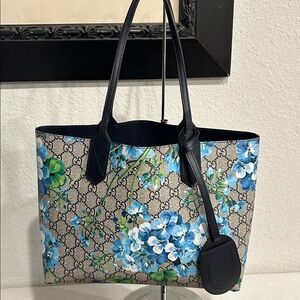 Gucci GG supreme blossom Tote with dust bag and certificate of authenticity